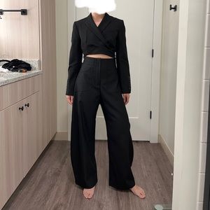 Cropped blazer in black